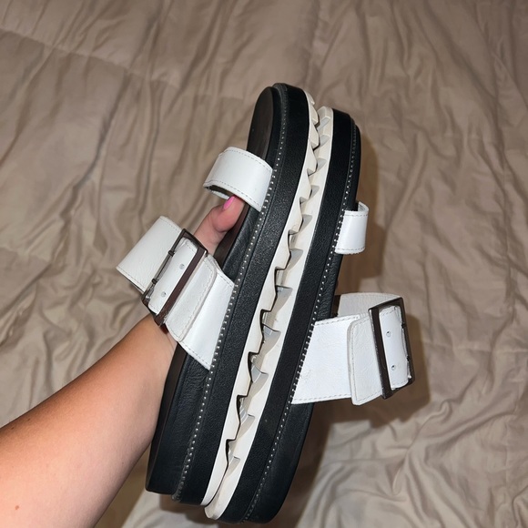 Sorel sandals - Picture 8 of 9